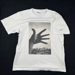 UT Tshirt Mens Medium White Hand Graphic Short Sleeve